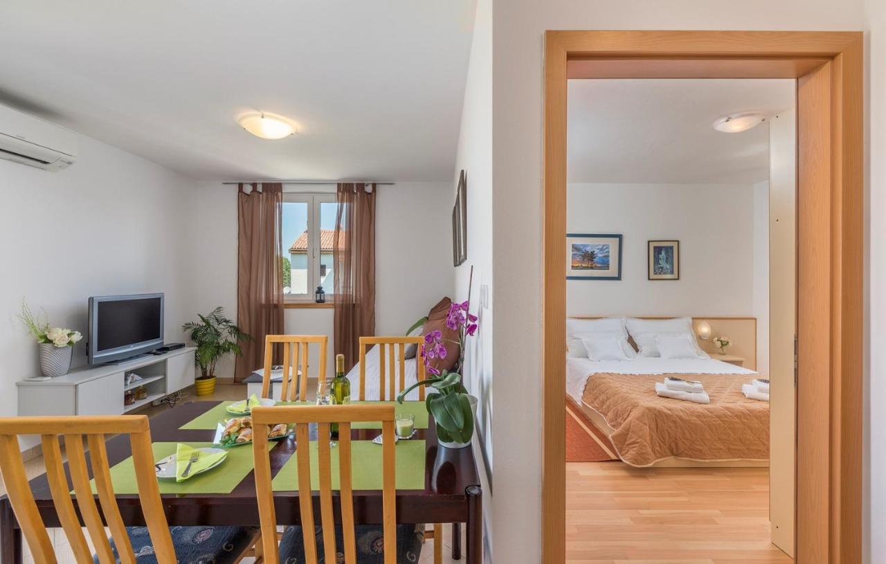 Apartment Nensi โปเรช ภายนอก รูปภาพ