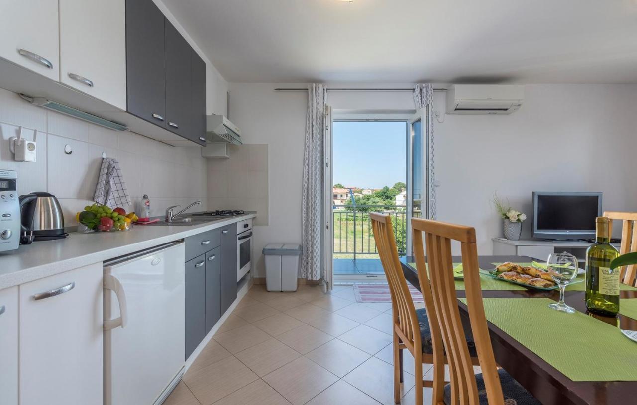 Apartment Nensi โปเรช ภายนอก รูปภาพ