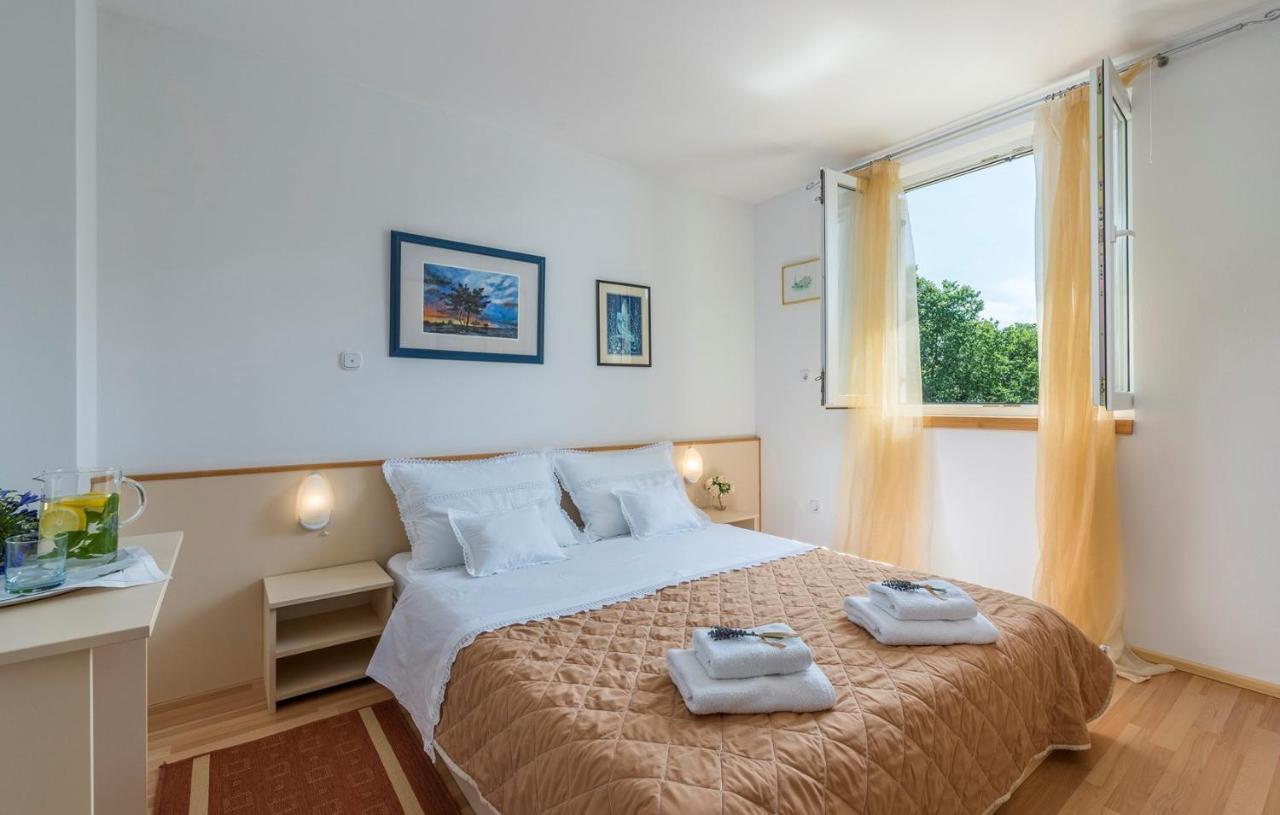 Apartment Nensi โปเรช ภายนอก รูปภาพ