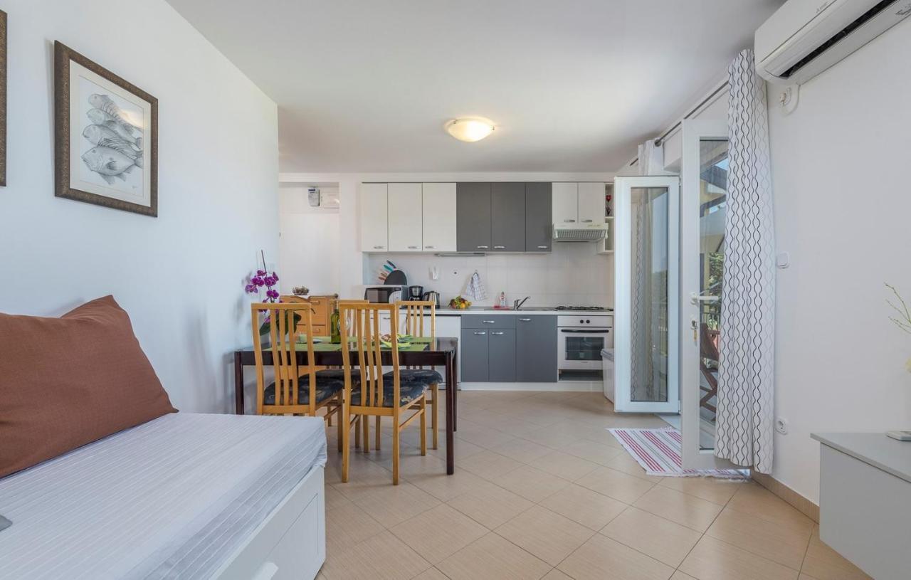 Apartment Nensi โปเรช ภายนอก รูปภาพ