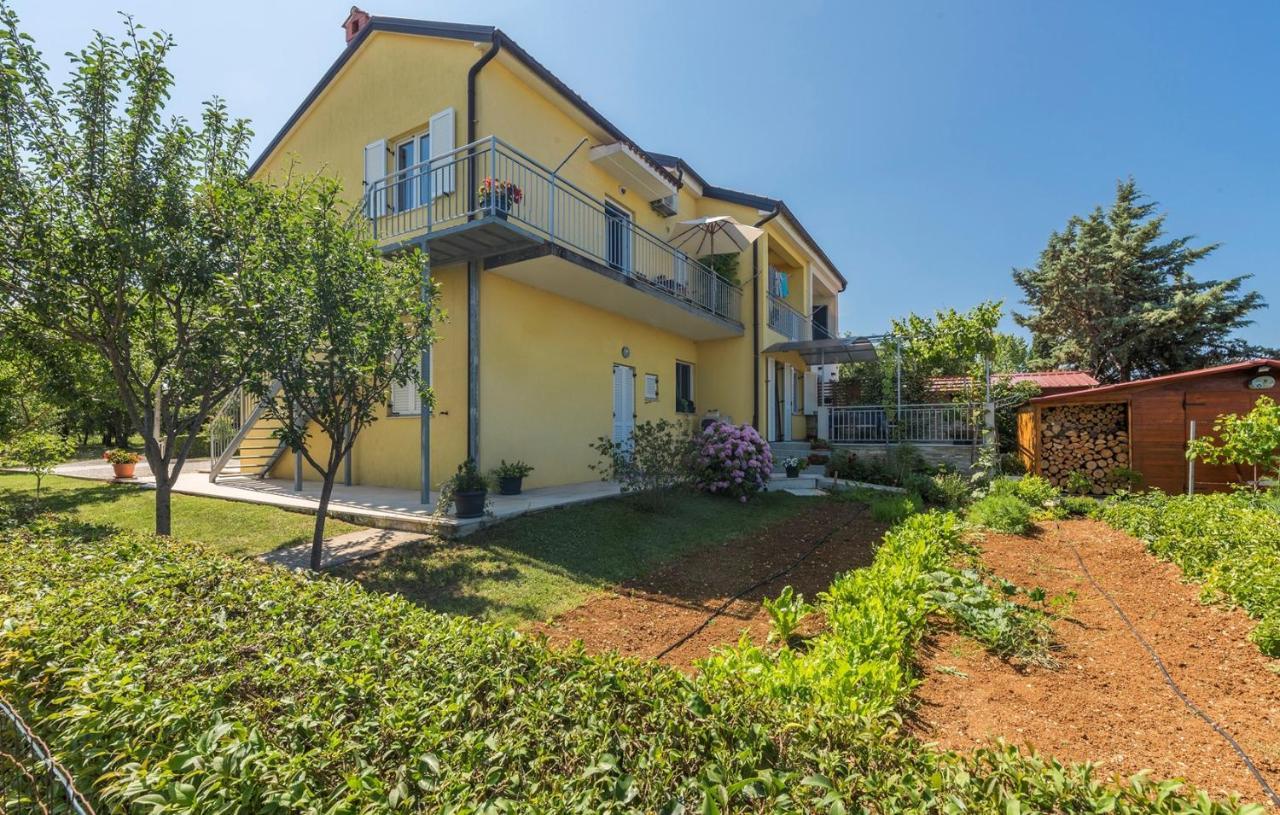 Apartment Nensi โปเรช ภายนอก รูปภาพ