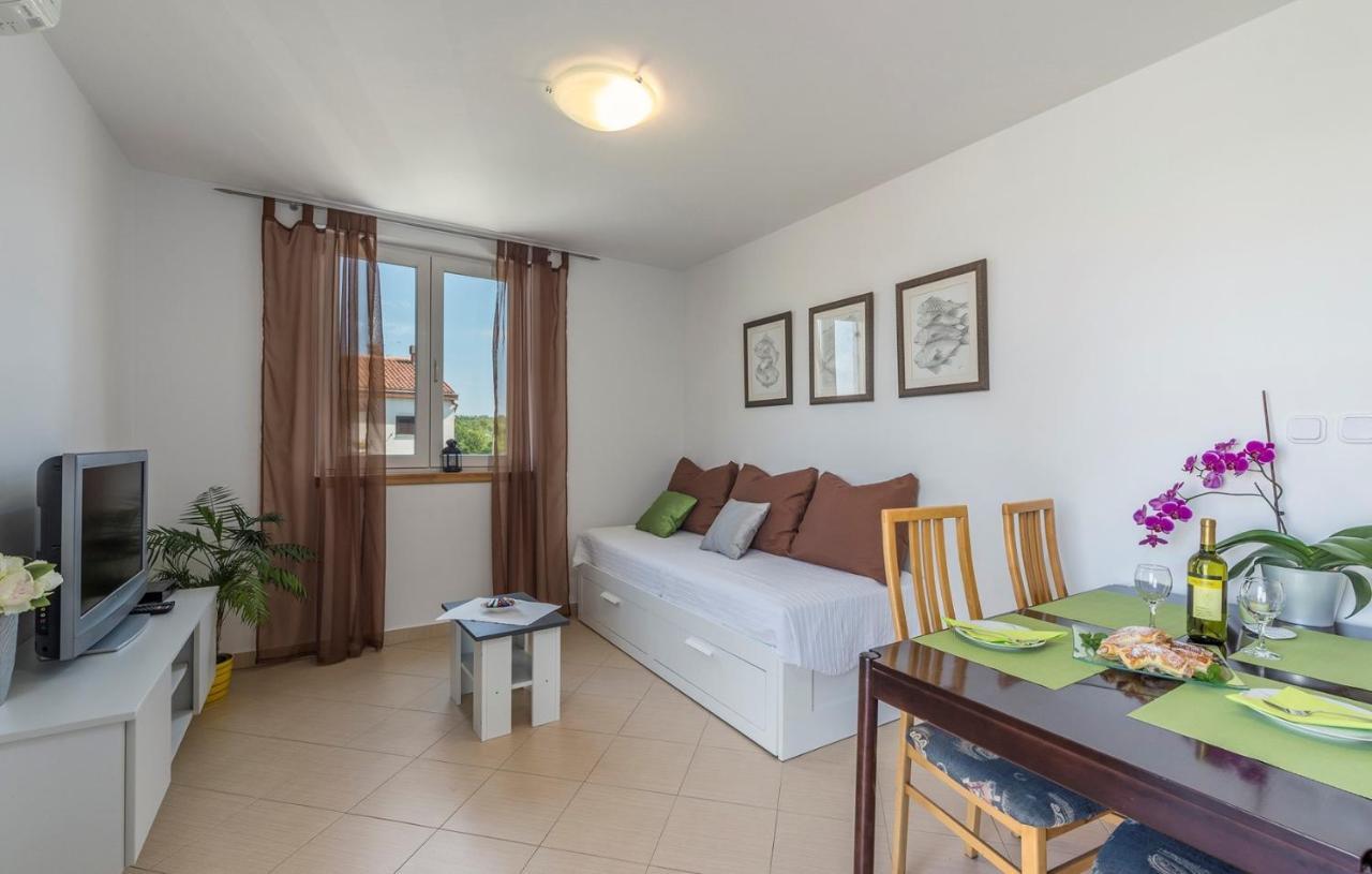 Apartment Nensi โปเรช ภายนอก รูปภาพ
