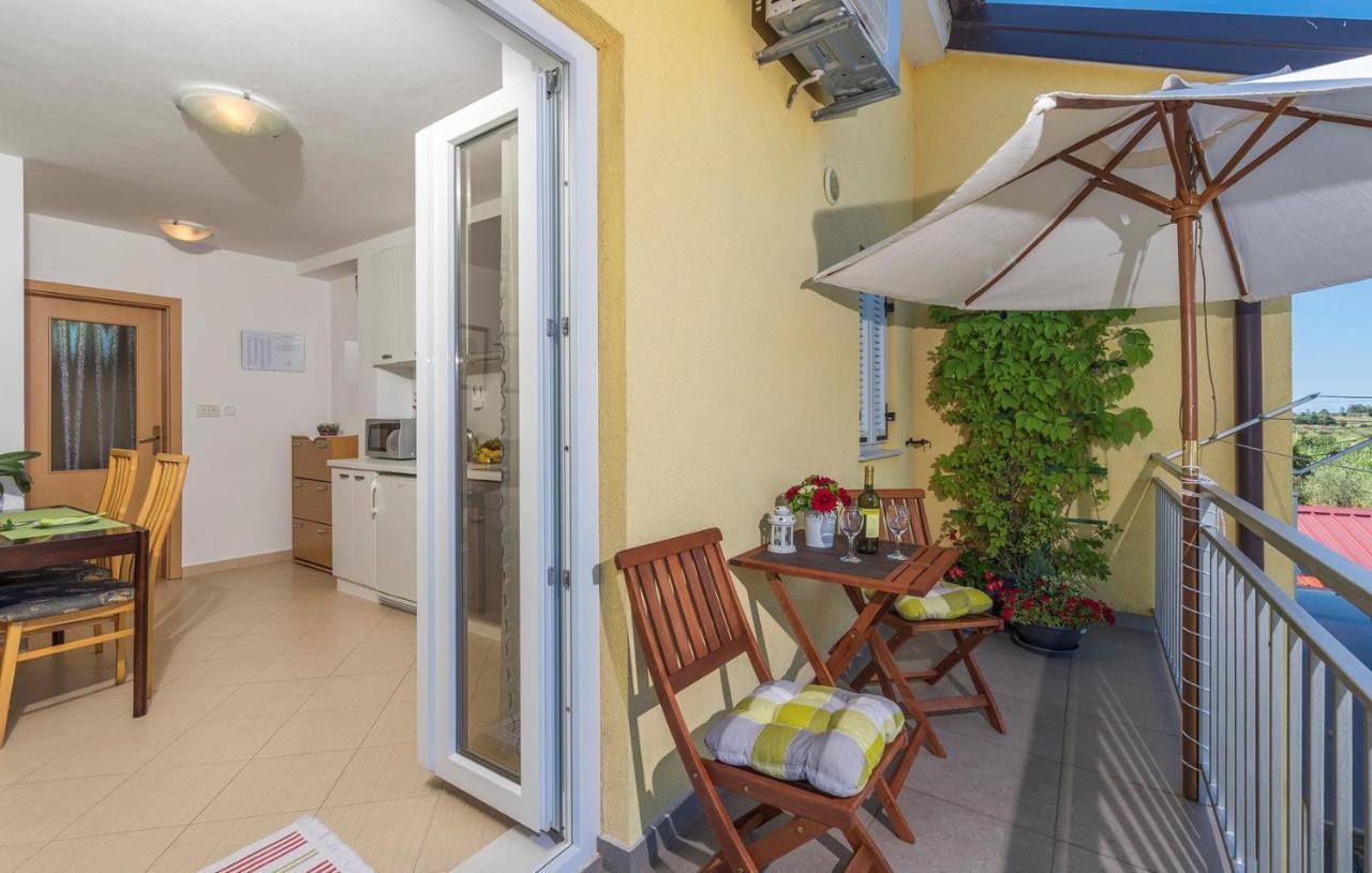 Apartment Nensi โปเรช ภายนอก รูปภาพ
