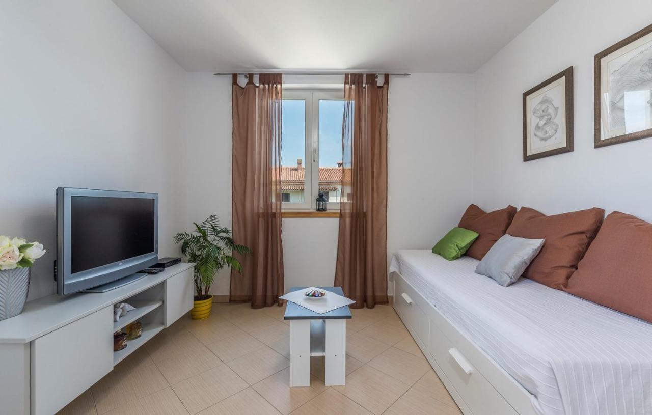 Apartment Nensi โปเรช ภายนอก รูปภาพ